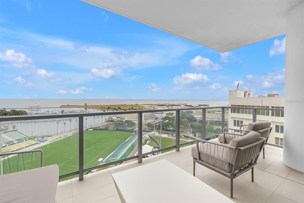 For Sale: $2,625,000 (3 beds, 4 baths, 2712 Square Feet)