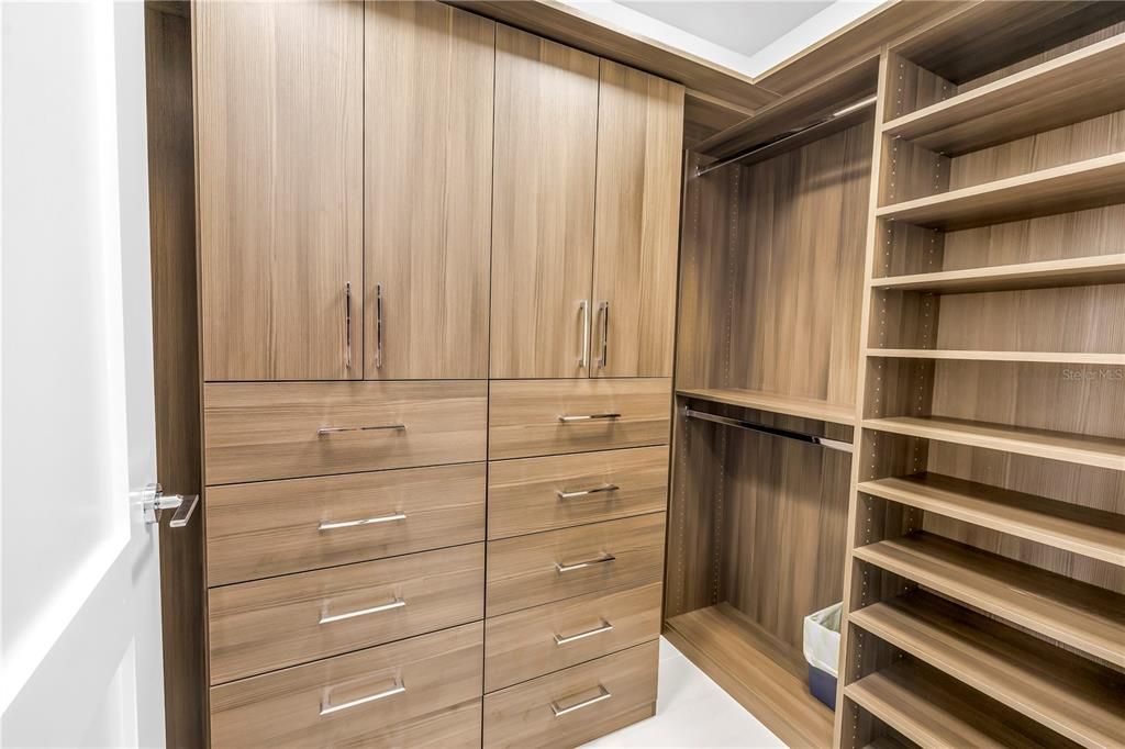 For Sale: $2,625,000 (3 beds, 4 baths, 2712 Square Feet)