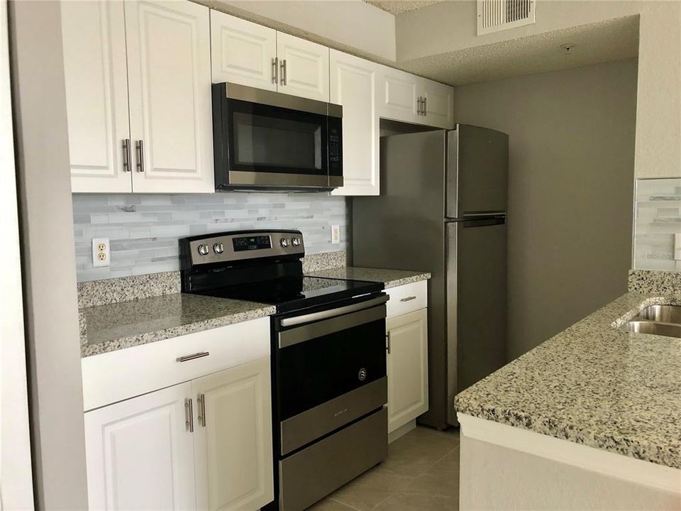 For Rent: $1,350 (1 beds, 1 baths, 762 Square Feet)