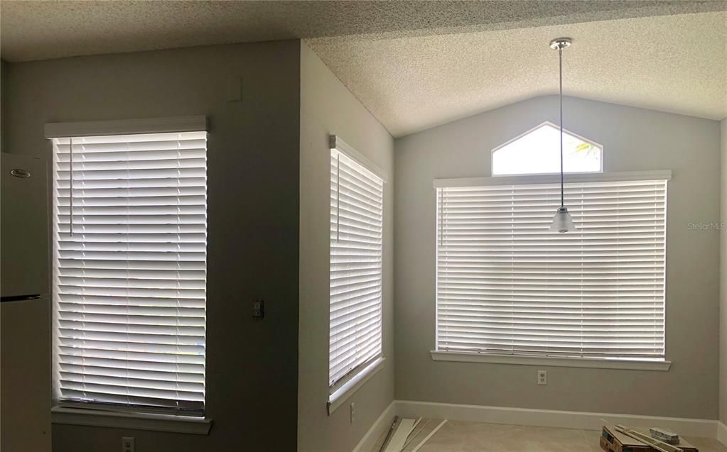 For Rent: $1,350 (1 beds, 1 baths, 762 Square Feet)