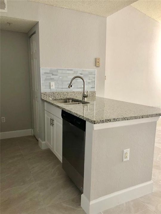 For Rent: $1,350 (1 beds, 1 baths, 762 Square Feet)