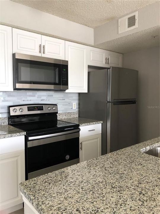 For Rent: $1,350 (1 beds, 1 baths, 762 Square Feet)