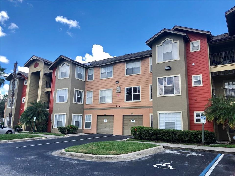 For Rent: $1,350 (1 beds, 1 baths, 762 Square Feet)