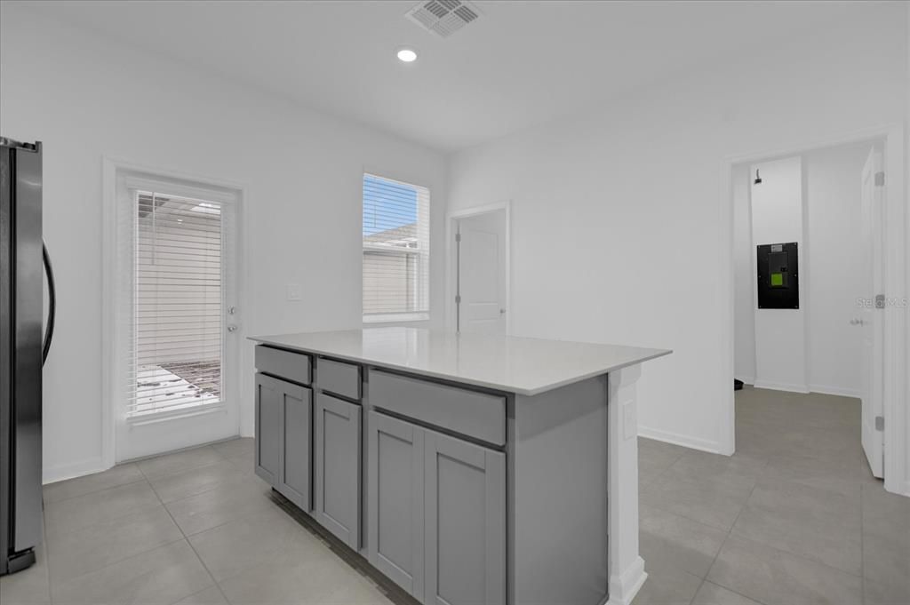 En Renta: $2,350 (3 camas, 2 baños, 1615 Pies cuadrados)