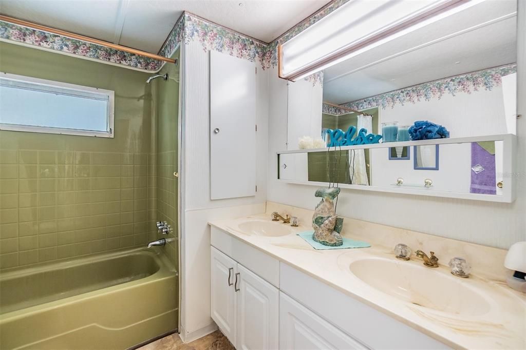 Под контрактом: $133,000 (3 спален, 2 ванн, 1368 Квадратных фут)