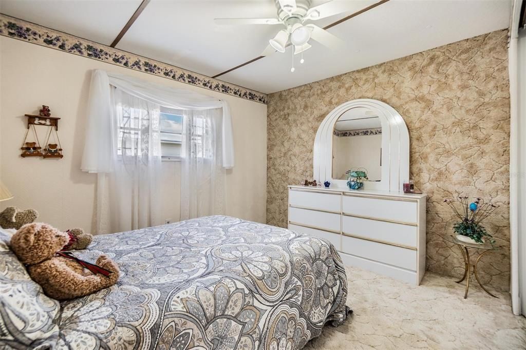 Под контрактом: $133,000 (3 спален, 2 ванн, 1368 Квадратных фут)