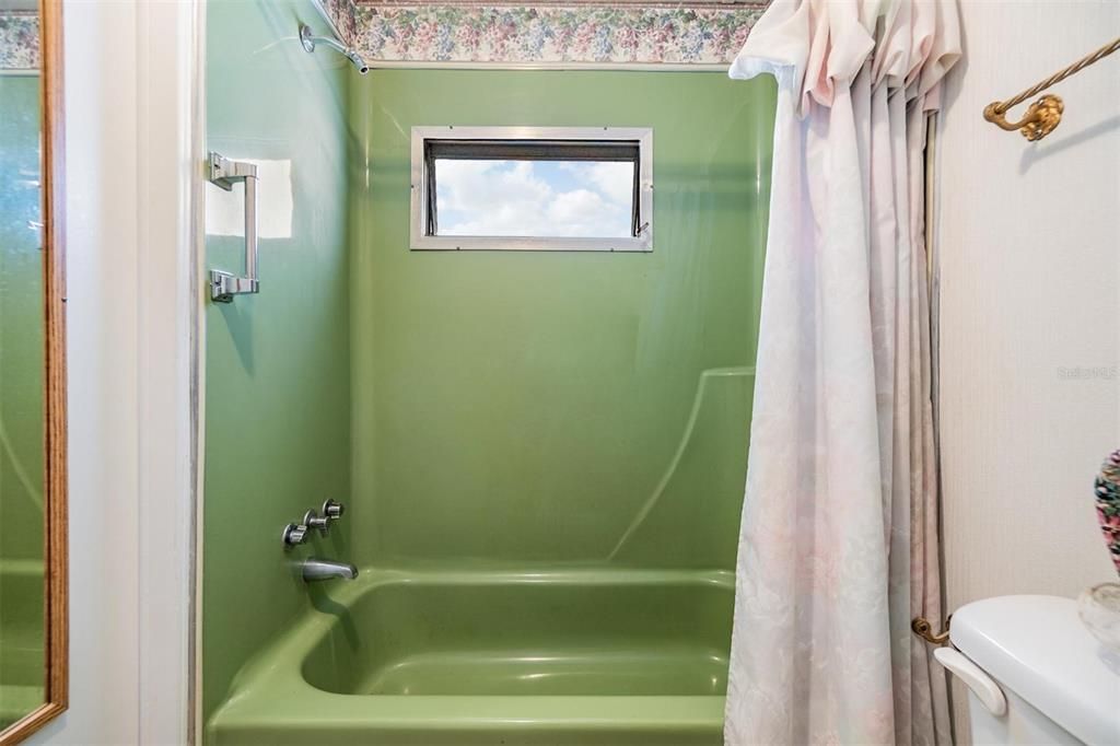 Под контрактом: $133,000 (3 спален, 2 ванн, 1368 Квадратных фут)