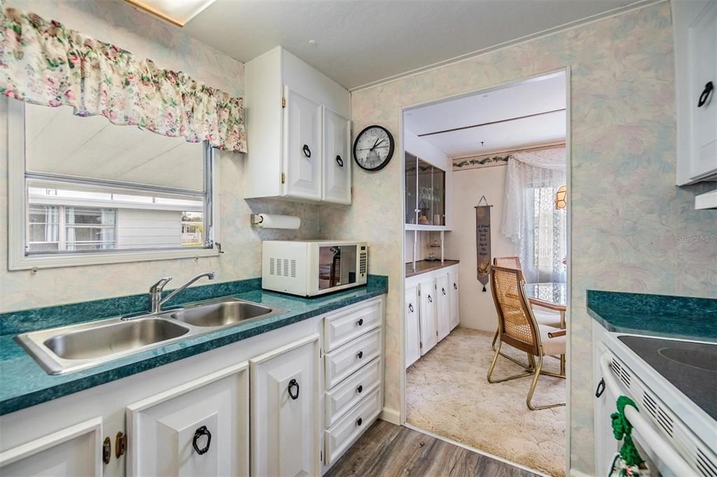 Под контрактом: $133,000 (3 спален, 2 ванн, 1368 Квадратных фут)