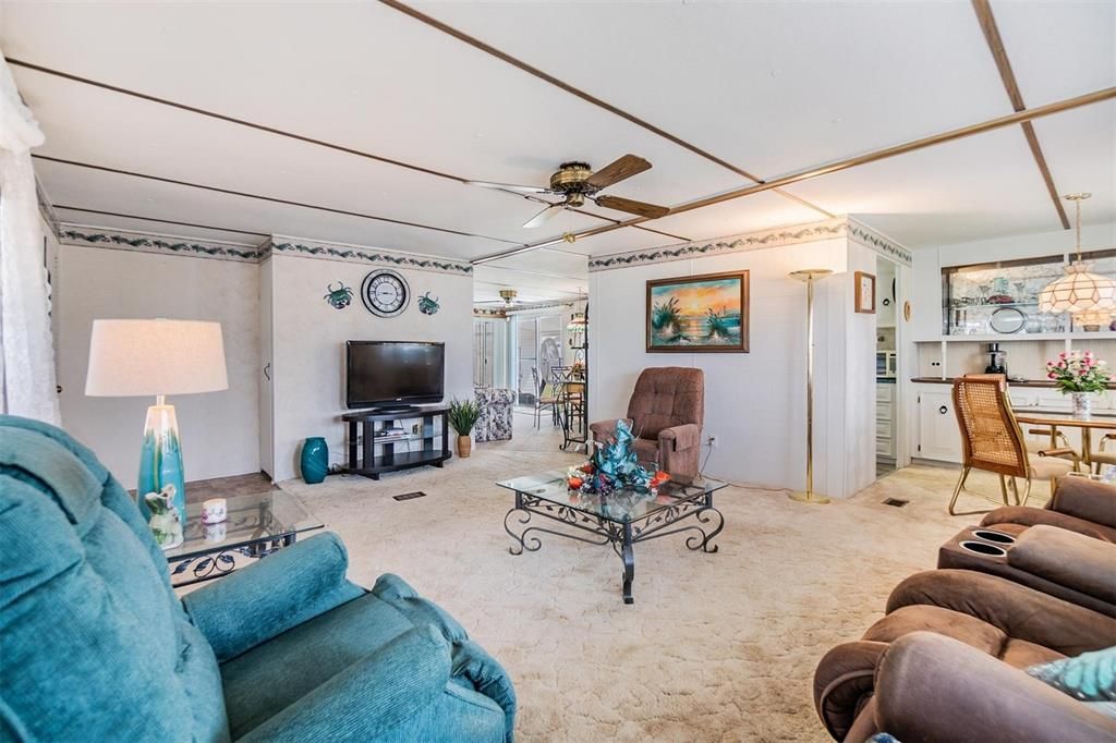 Под контрактом: $133,000 (3 спален, 2 ванн, 1368 Квадратных фут)