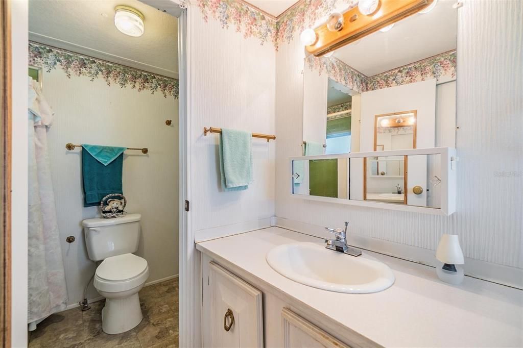 Под контрактом: $133,000 (3 спален, 2 ванн, 1368 Квадратных фут)