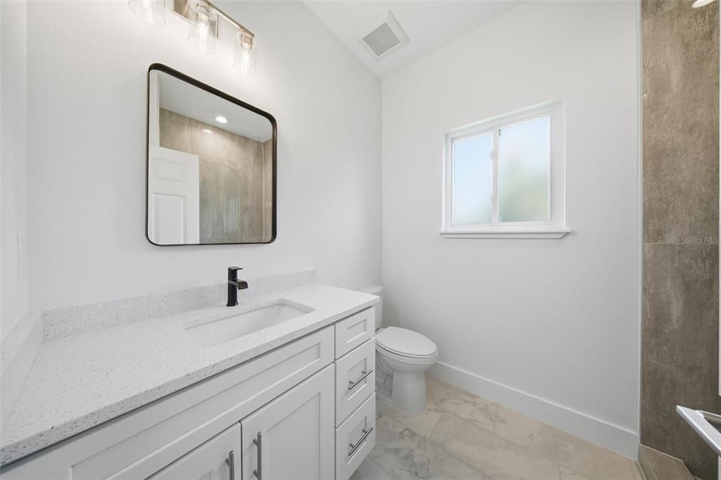 待售: $535,000 (6 贝兹, 0 浴室, 2060 平方英尺)