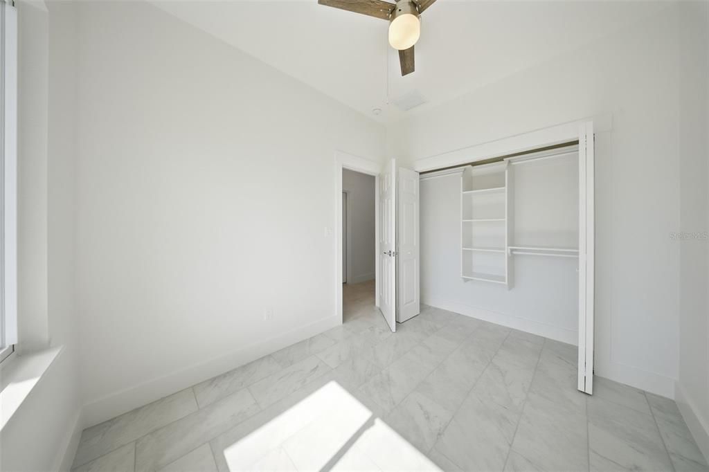 待售: $535,000 (6 贝兹, 0 浴室, 2060 平方英尺)