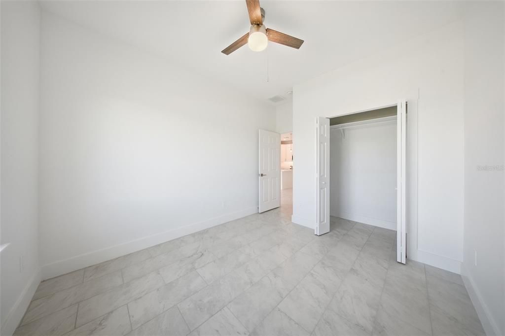 待售: $535,000 (6 贝兹, 0 浴室, 2060 平方英尺)