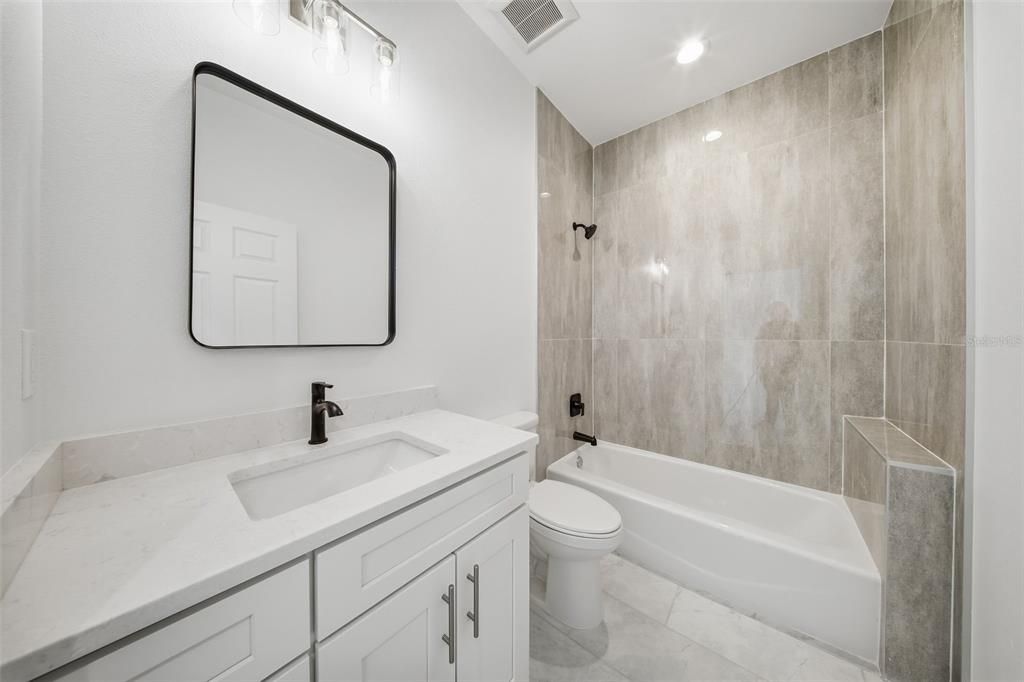 待售: $535,000 (6 贝兹, 0 浴室, 2060 平方英尺)