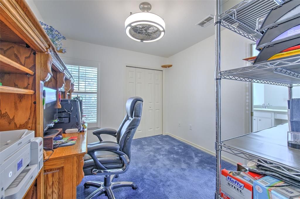 Activo con contrato: $359,900 (4 camas, 2 baños, 2130 Pies cuadrados)