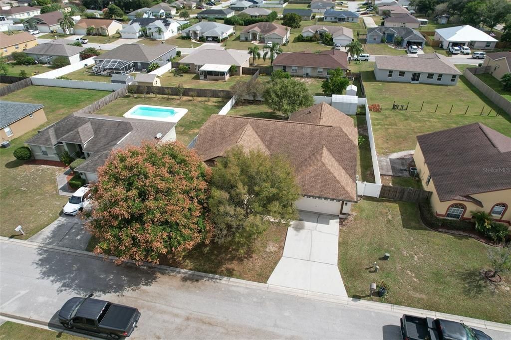 Activo con contrato: $359,900 (4 camas, 2 baños, 2130 Pies cuadrados)