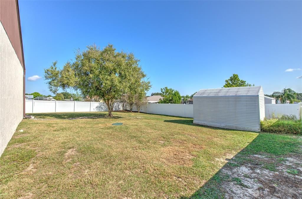 Activo con contrato: $359,900 (4 camas, 2 baños, 2130 Pies cuadrados)