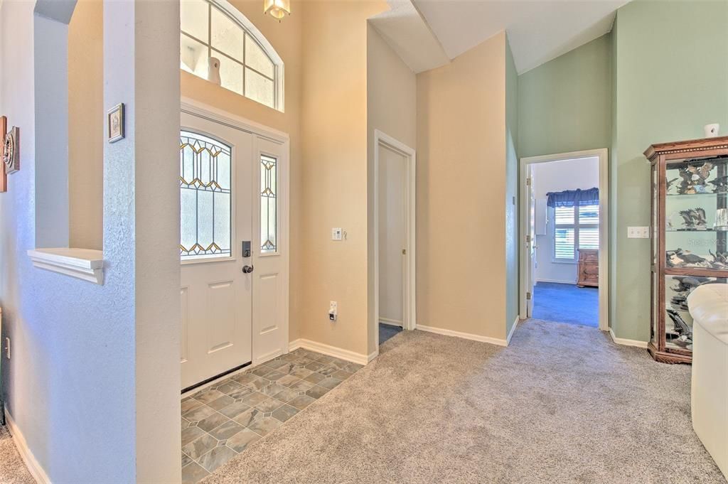 Activo con contrato: $359,900 (4 camas, 2 baños, 2130 Pies cuadrados)