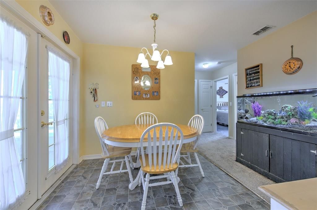 Activo con contrato: $359,900 (4 camas, 2 baños, 2130 Pies cuadrados)