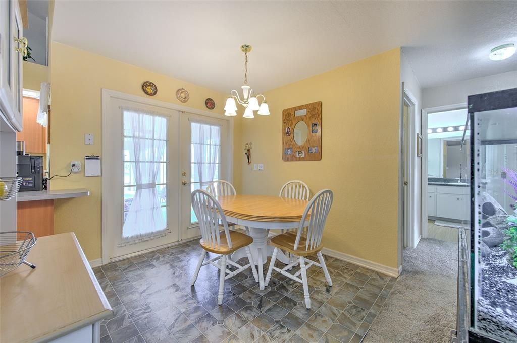 Activo con contrato: $359,900 (4 camas, 2 baños, 2130 Pies cuadrados)