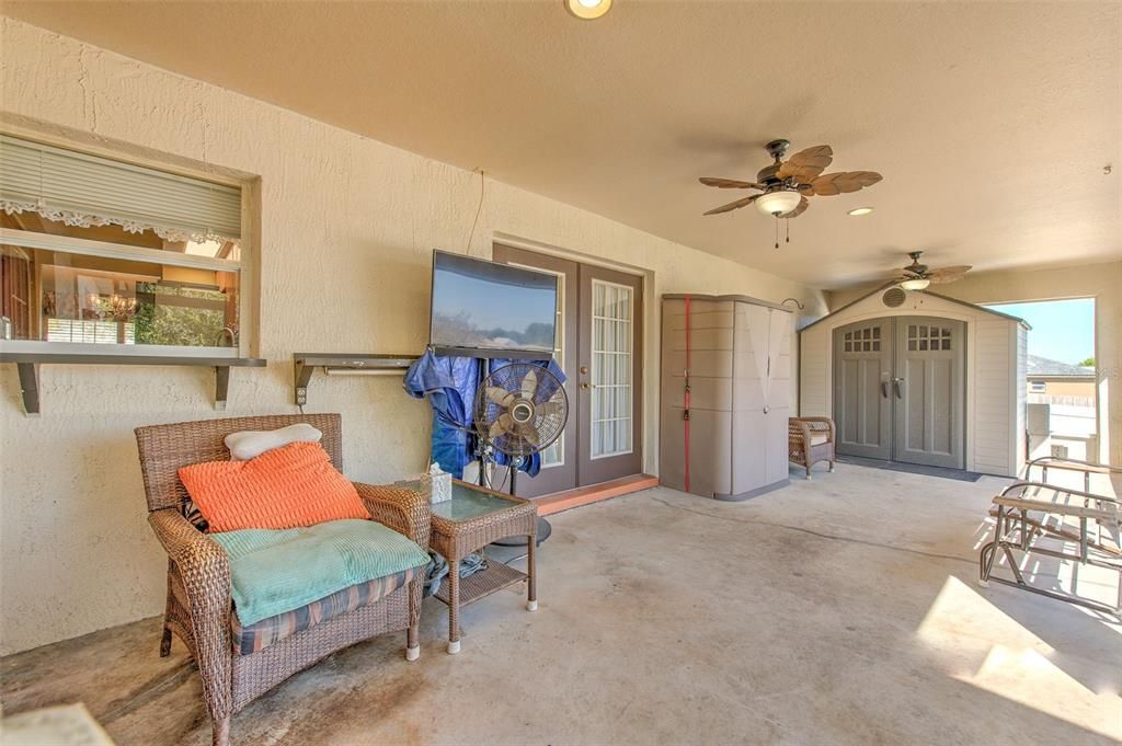 Activo con contrato: $359,900 (4 camas, 2 baños, 2130 Pies cuadrados)