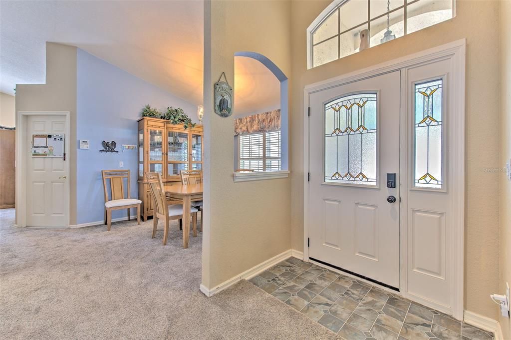 Activo con contrato: $359,900 (4 camas, 2 baños, 2130 Pies cuadrados)