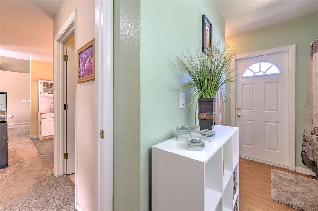 Activo con contrato: $359,900 (4 camas, 2 baños, 2130 Pies cuadrados)