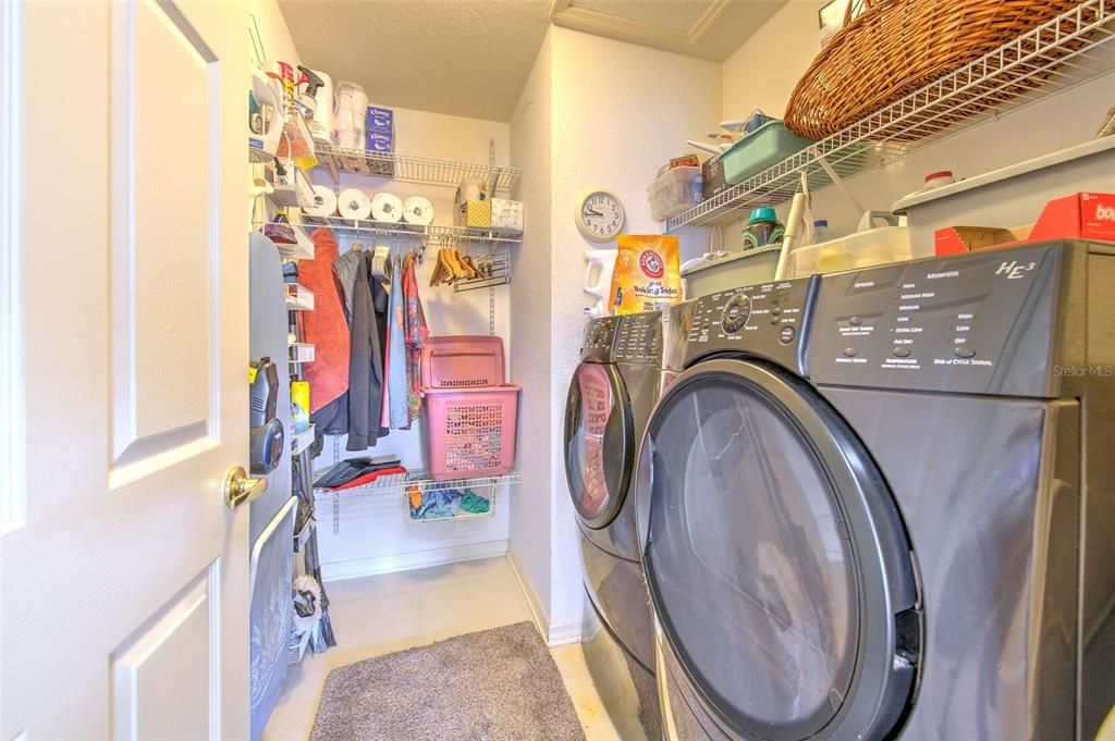 Activo con contrato: $359,900 (4 camas, 2 baños, 2130 Pies cuadrados)