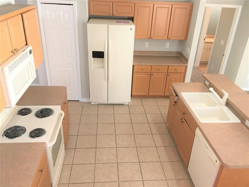 For Rent: $1,900 (4 beds, 2 baths, 1913 Square Feet)