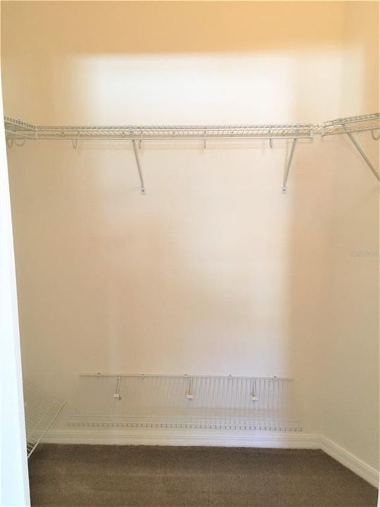 For Rent: $1,900 (4 beds, 2 baths, 1913 Square Feet)