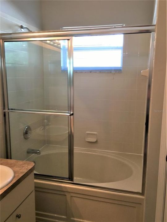 For Rent: $1,900 (4 beds, 2 baths, 1913 Square Feet)