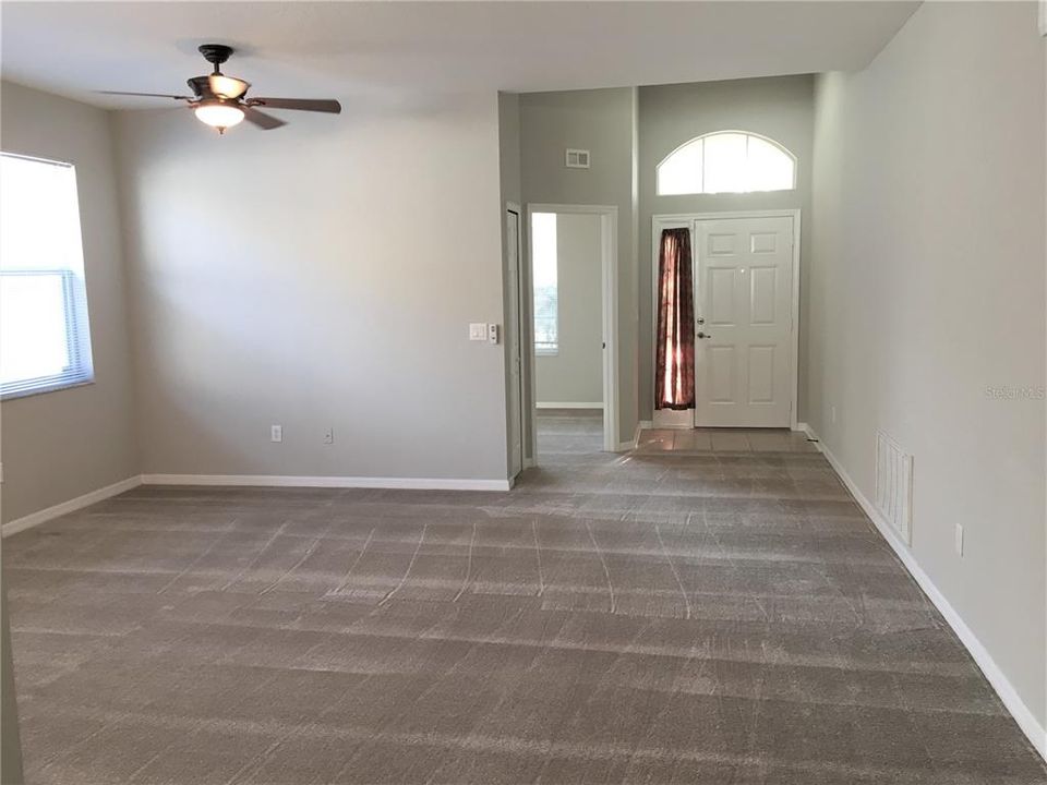 For Rent: $1,900 (4 beds, 2 baths, 1913 Square Feet)