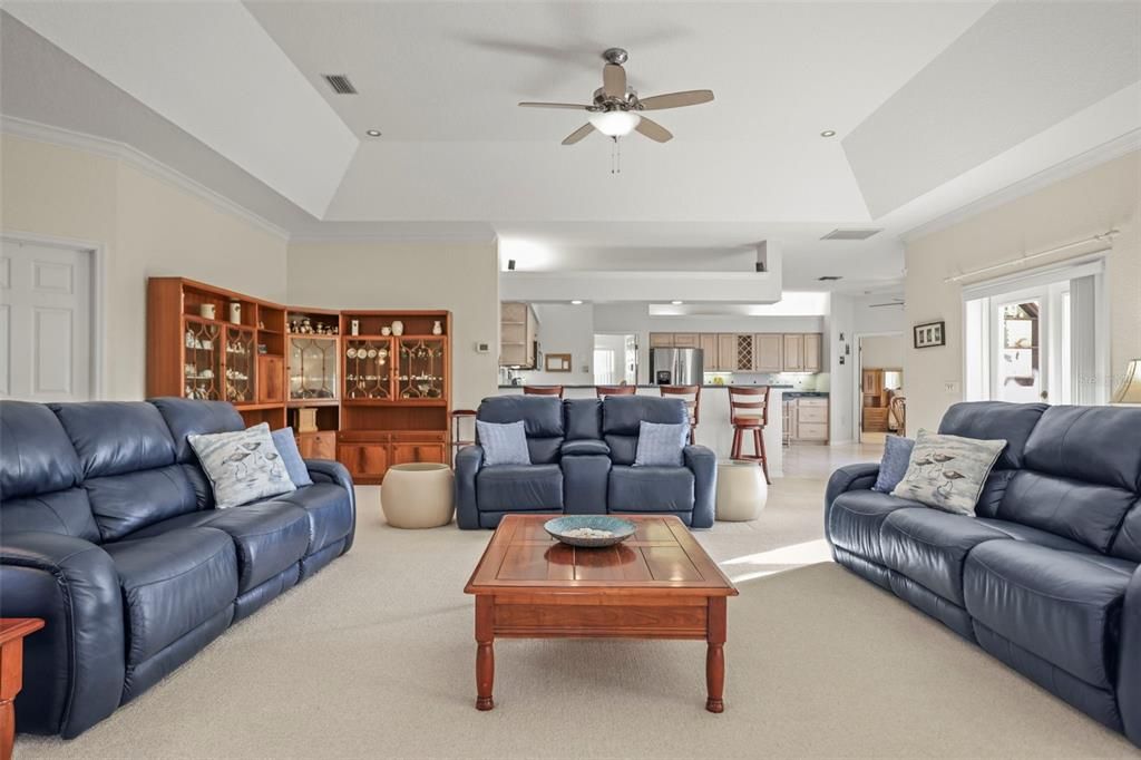 For Sale: $1,100,000 (4 beds, 2 baths, 3095 Square Feet)