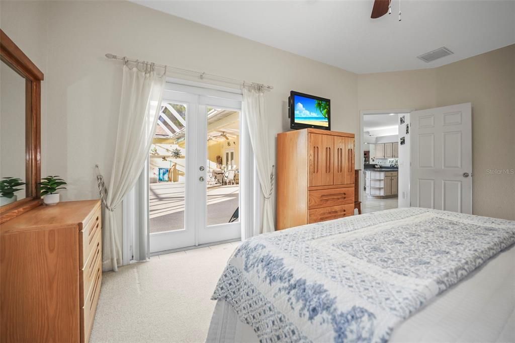 For Sale: $1,100,000 (4 beds, 2 baths, 3095 Square Feet)