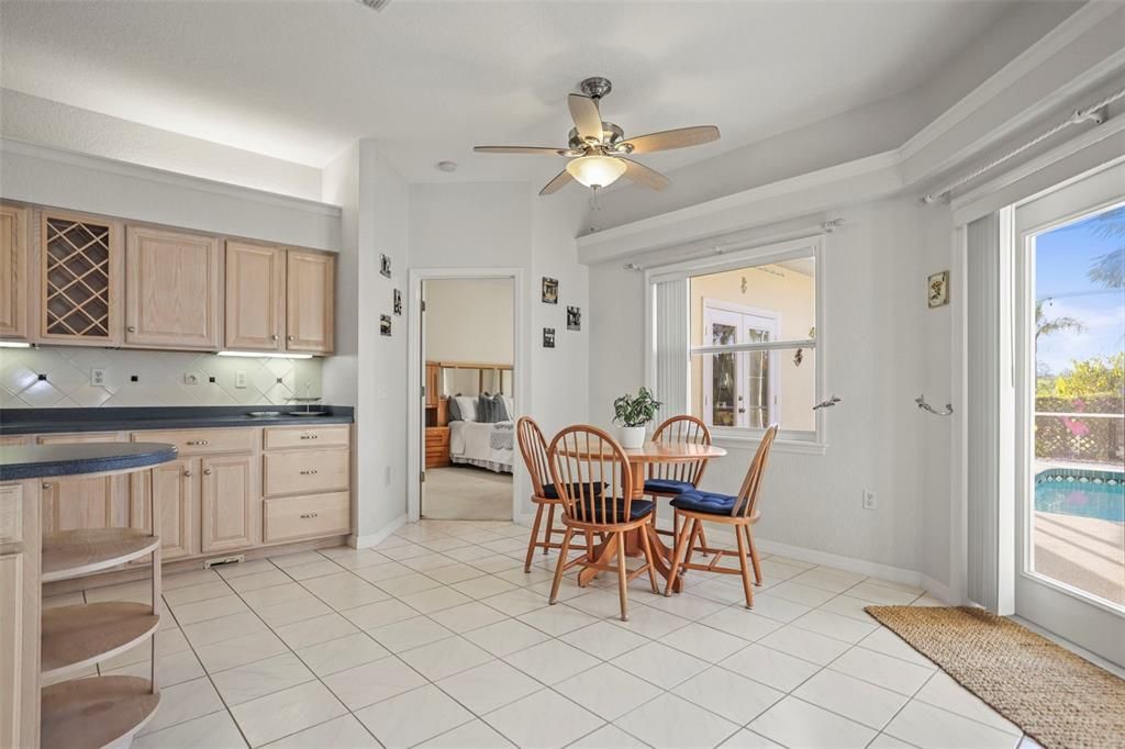 For Sale: $1,100,000 (4 beds, 2 baths, 3095 Square Feet)