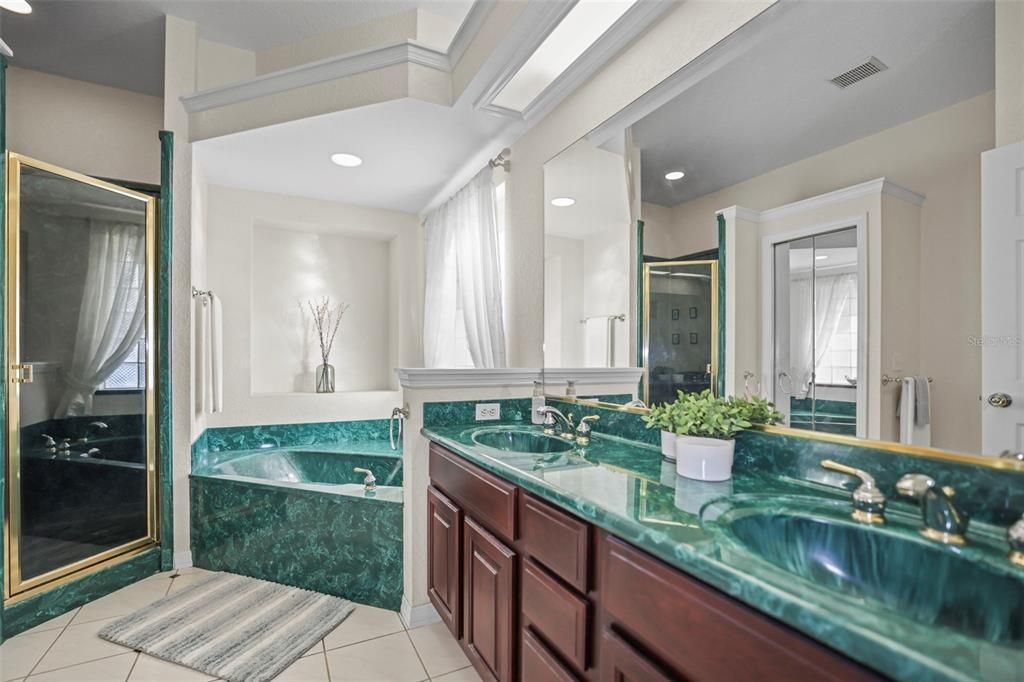 For Sale: $1,100,000 (4 beds, 2 baths, 3095 Square Feet)