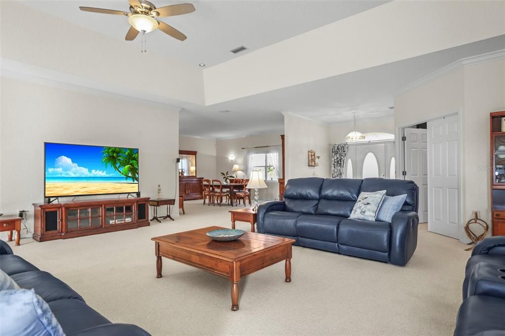 For Sale: $1,100,000 (4 beds, 2 baths, 3095 Square Feet)