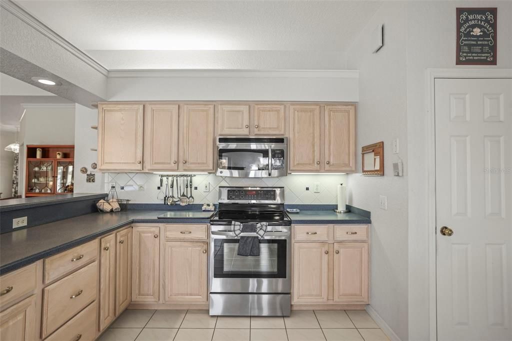 For Sale: $1,100,000 (4 beds, 2 baths, 3095 Square Feet)