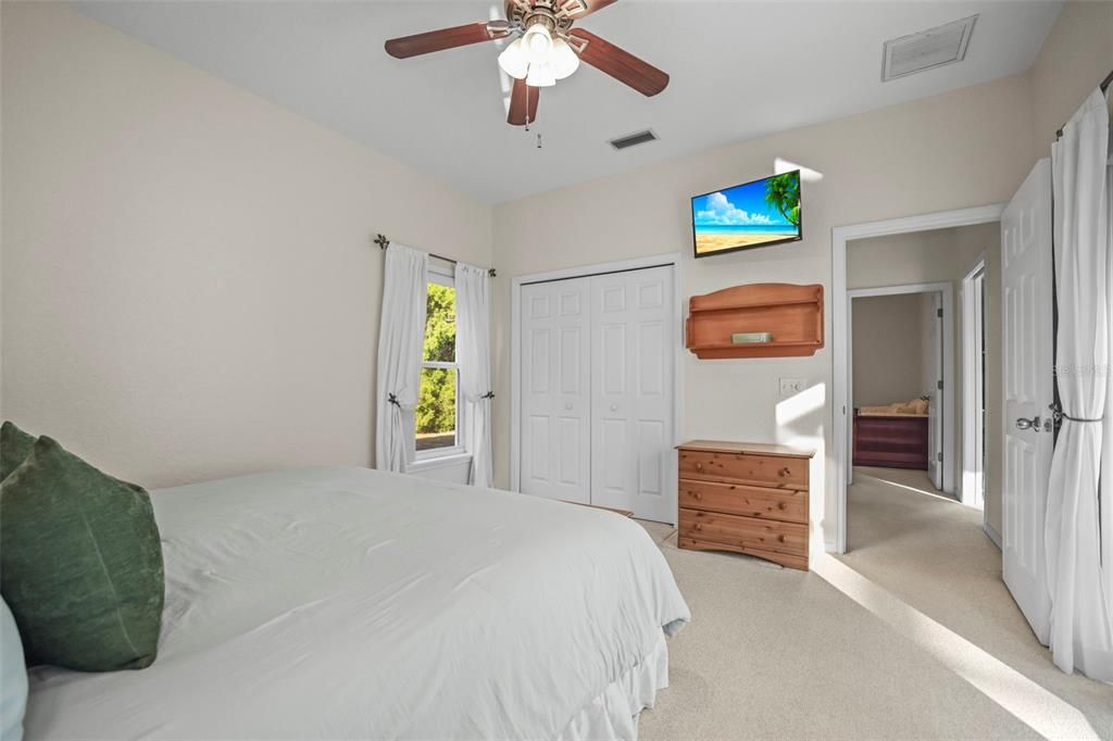 For Sale: $1,100,000 (4 beds, 2 baths, 3095 Square Feet)