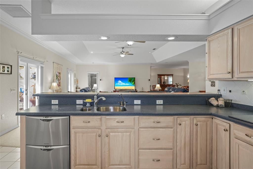 For Sale: $1,100,000 (4 beds, 2 baths, 3095 Square Feet)