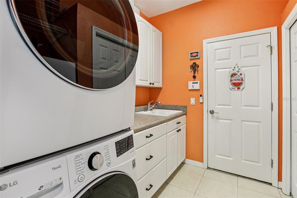 Active With Contract: $499,500 (3 beds, 2 baths, 2064 Square Feet)