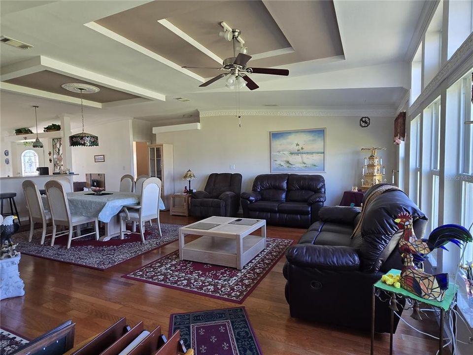 待售: $320,000 (3 贝兹, 2 浴室, 1910 平方英尺)