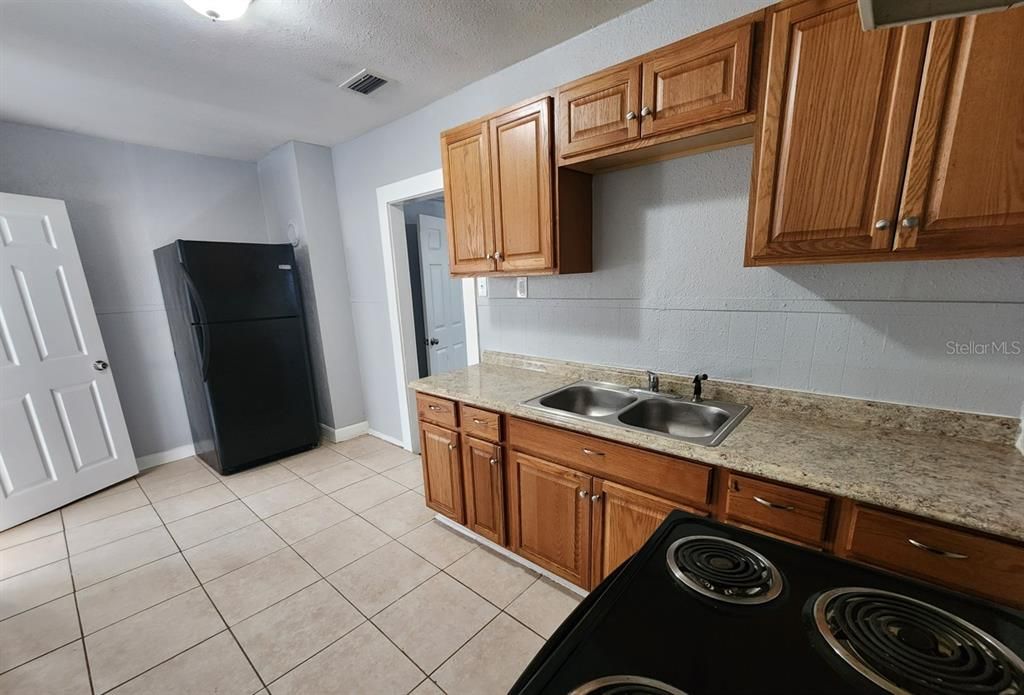 В аренду: $1,150 (2 спален, 1 ванн, 1235 Квадратных фут)