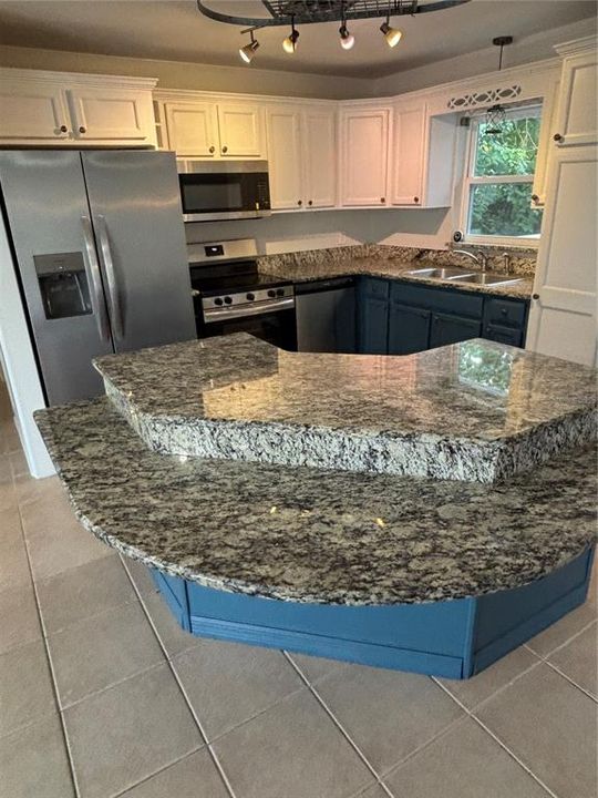 For Sale: $245,000 (3 beds, 1 baths, 1595 Square Feet)