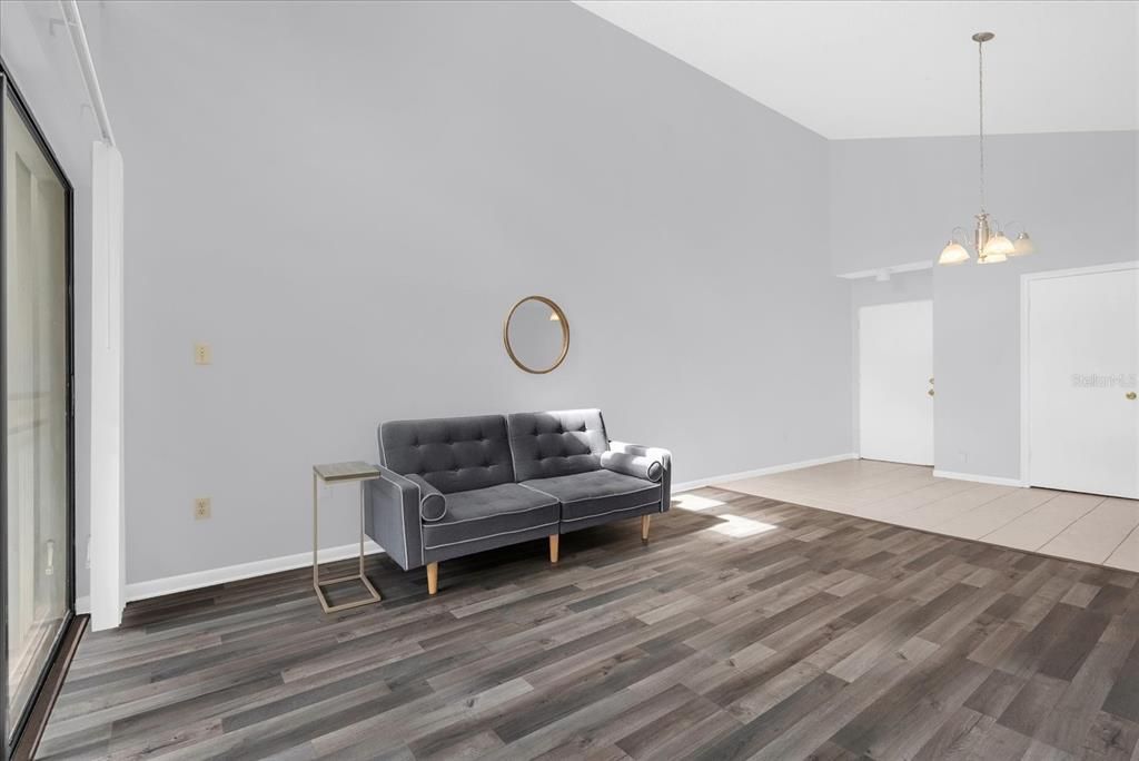 Active With Contract: $149,000 (2 beds, 2 baths, 820 Square Feet)