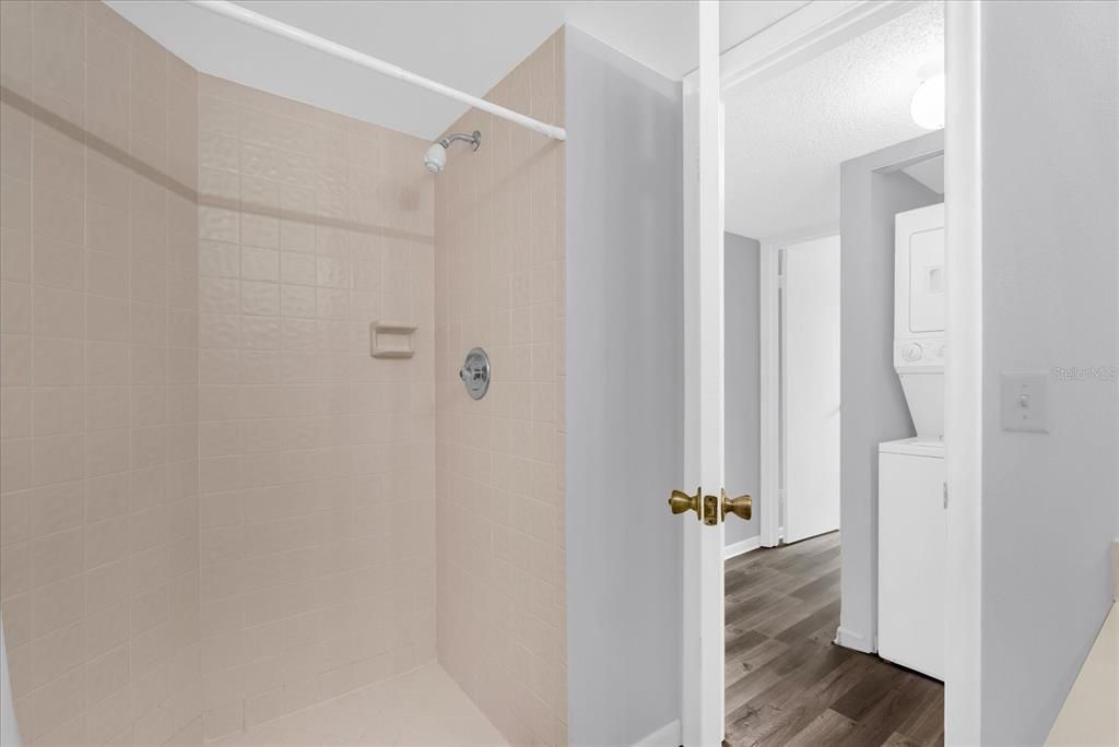 Active With Contract: $149,000 (2 beds, 2 baths, 820 Square Feet)