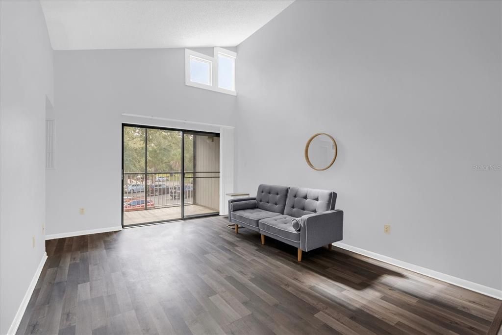 Active With Contract: $149,000 (2 beds, 2 baths, 820 Square Feet)