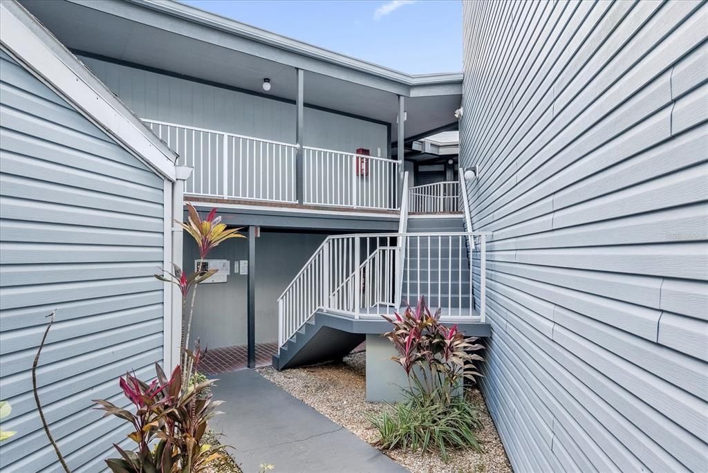 Active With Contract: $149,000 (2 beds, 2 baths, 820 Square Feet)