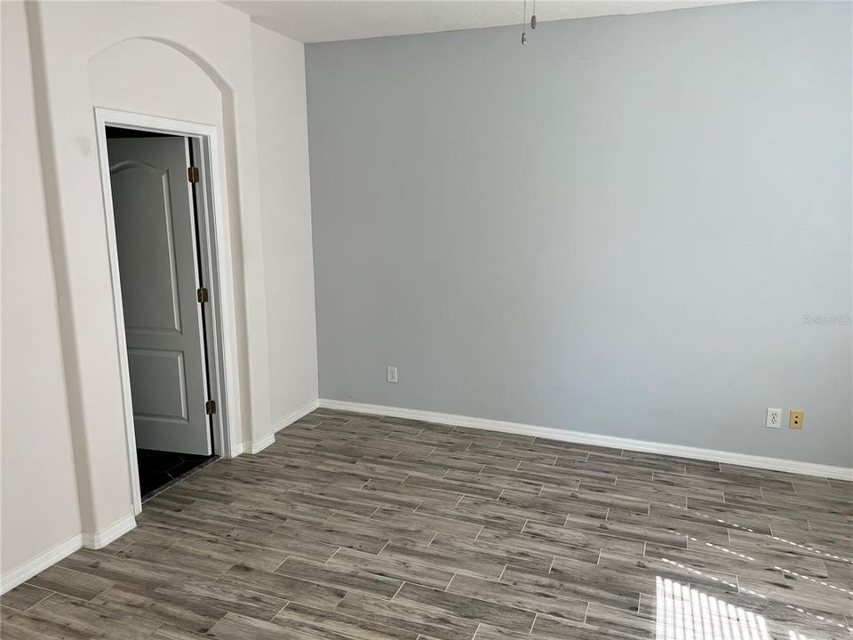 Active With Contract: $2,100 (3 beds, 2 baths, 1581 Square Feet)