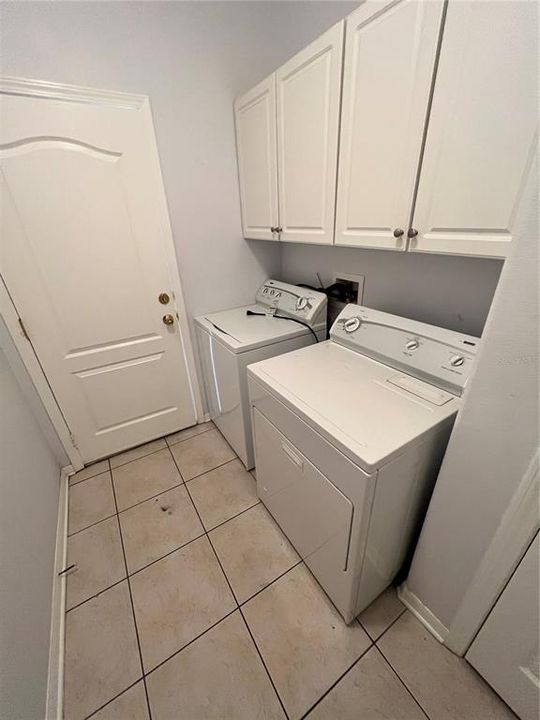 Active With Contract: $2,100 (3 beds, 2 baths, 1581 Square Feet)